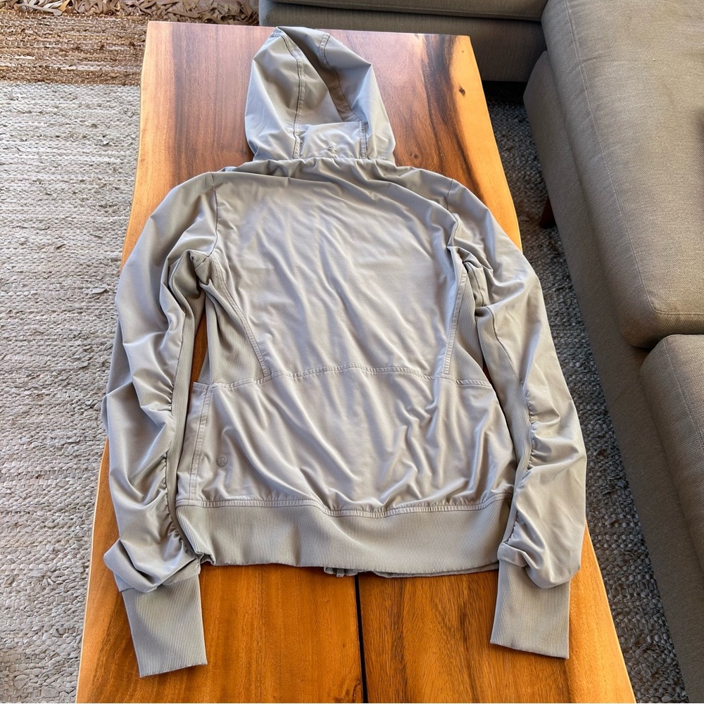 Lululemon Ruched Reversible Jacket - Picture 2 of 7